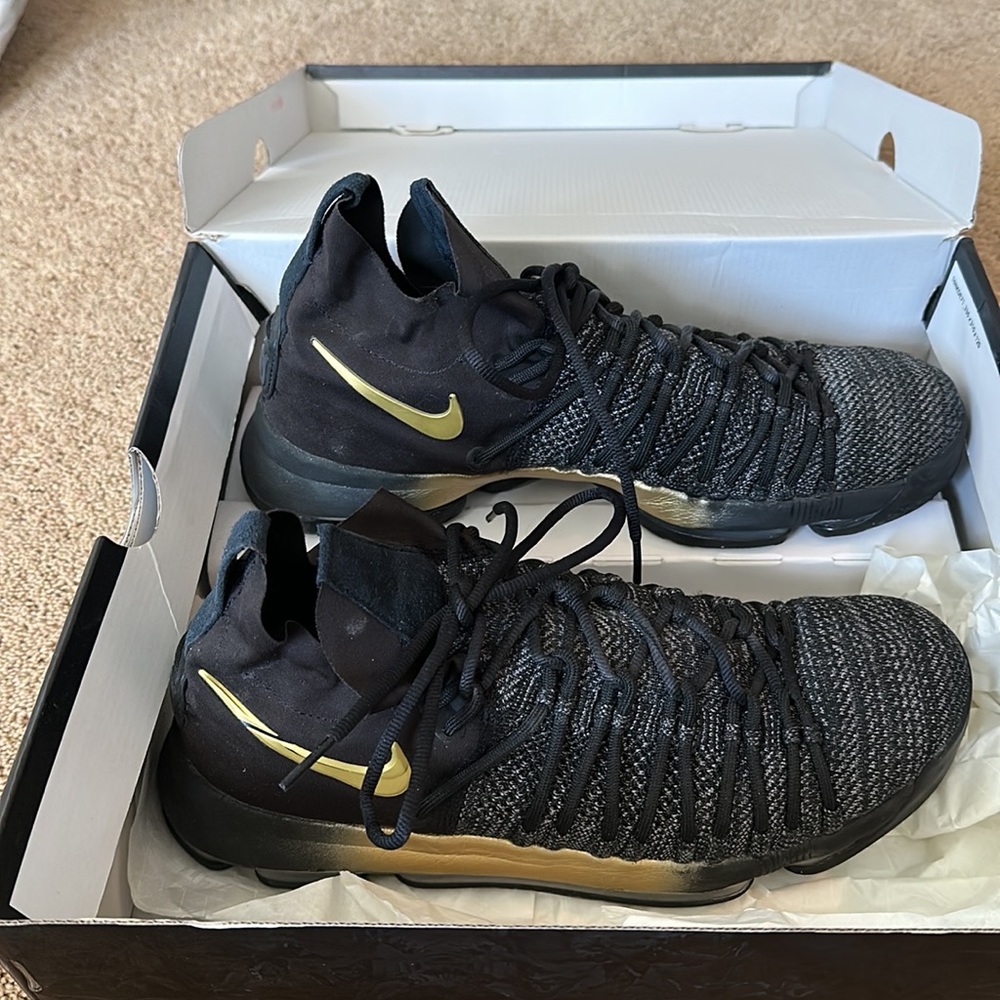 KD9 men’s Basketball shoes. Barely worn